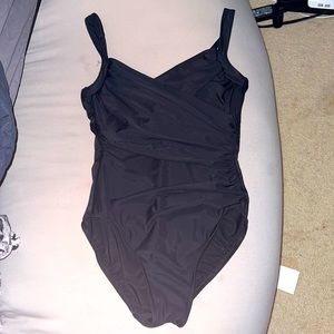 Miraclesuit swim suit swimming black curvy sweetheart neckline med-low cut back